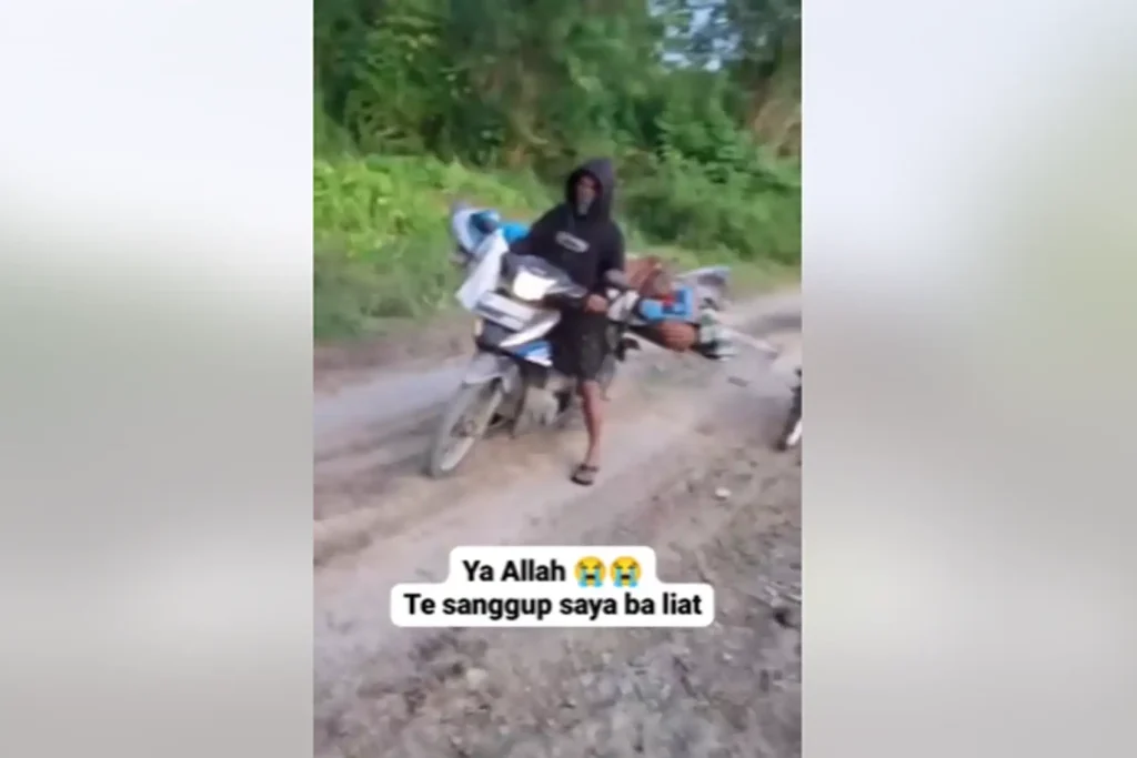 Jenazah Ibu di Tojo Una-Una Diantar dengan Sepeda Motor