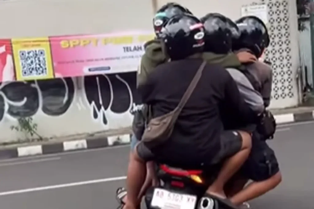 Motor Angkut 7 Penumpang