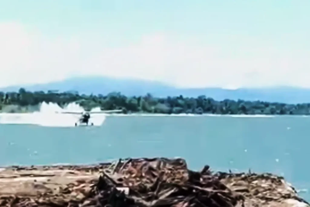 Pesawat Smart Air Mendarat Darurat