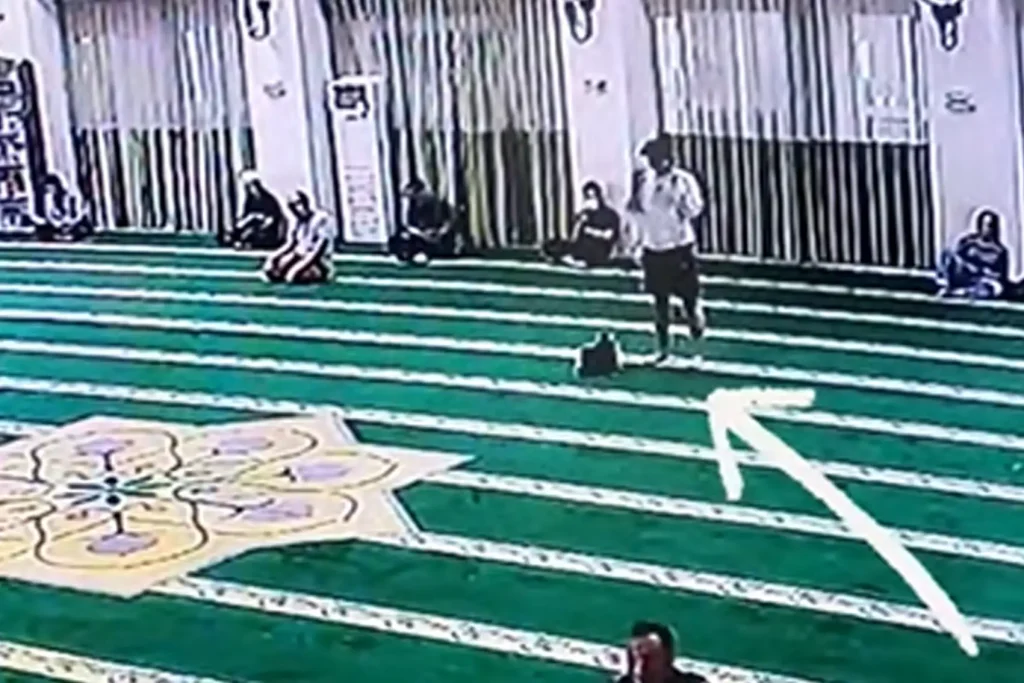 Moment Tak Terduga Saat Shalat