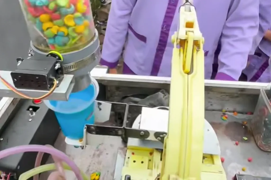 Penjual Es Gunakan Robot