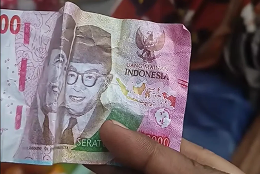 Penipuan Uang Palsu