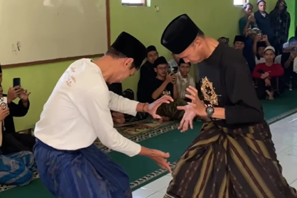 Dua Santri Ponpes Adu Ilmu