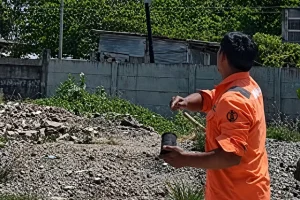 Evakuasi Layangan dengan Layangan