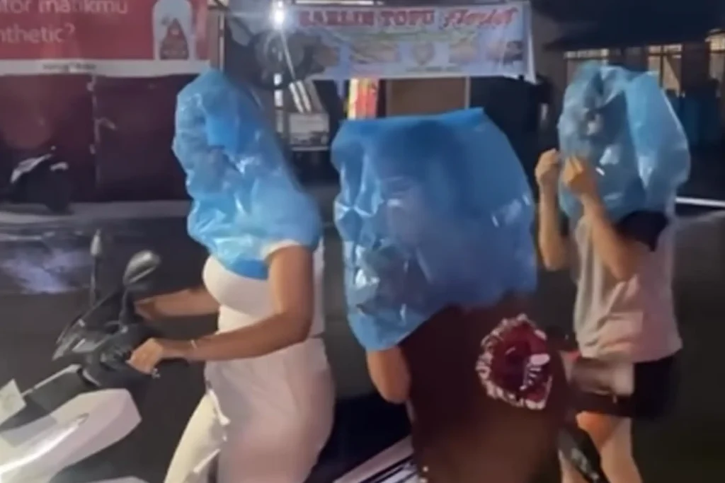 Kantong Kresek untuk Helm