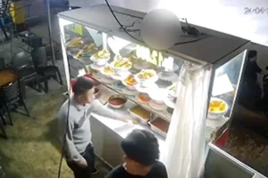 Pencurian Lauk di Warung Makan