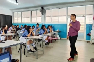 Fotografer Opek Saat Mengisi Materi tentang Fotografi