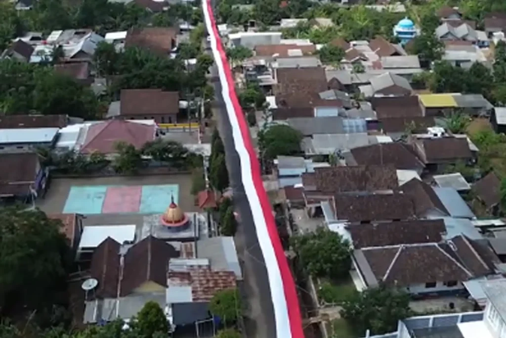 Bendera Raksasa 600 Meter